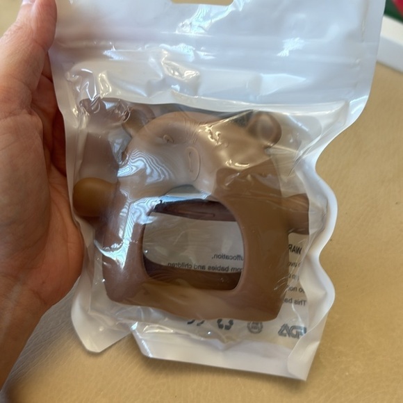 Elbebe Bear Mitten Baby Teether Camel Tan Brown Silicone - Picture 2 of 3